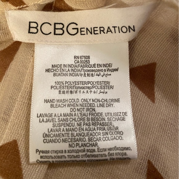 BCBGeneration Soft Lightweight Beige Overthrow One Size - Picture 6 of 6